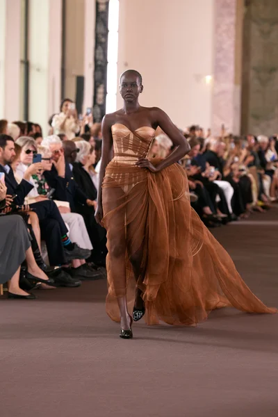 Look 25